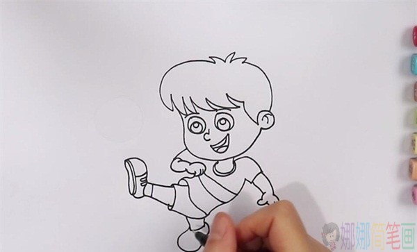 足球运动员简笔画,踢足球儿童画图片-3